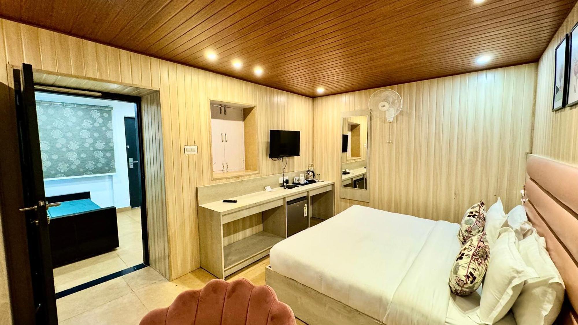 Hotel Pride Inn - 800 Mts From Mall Road Mussoorie Exteriör bild