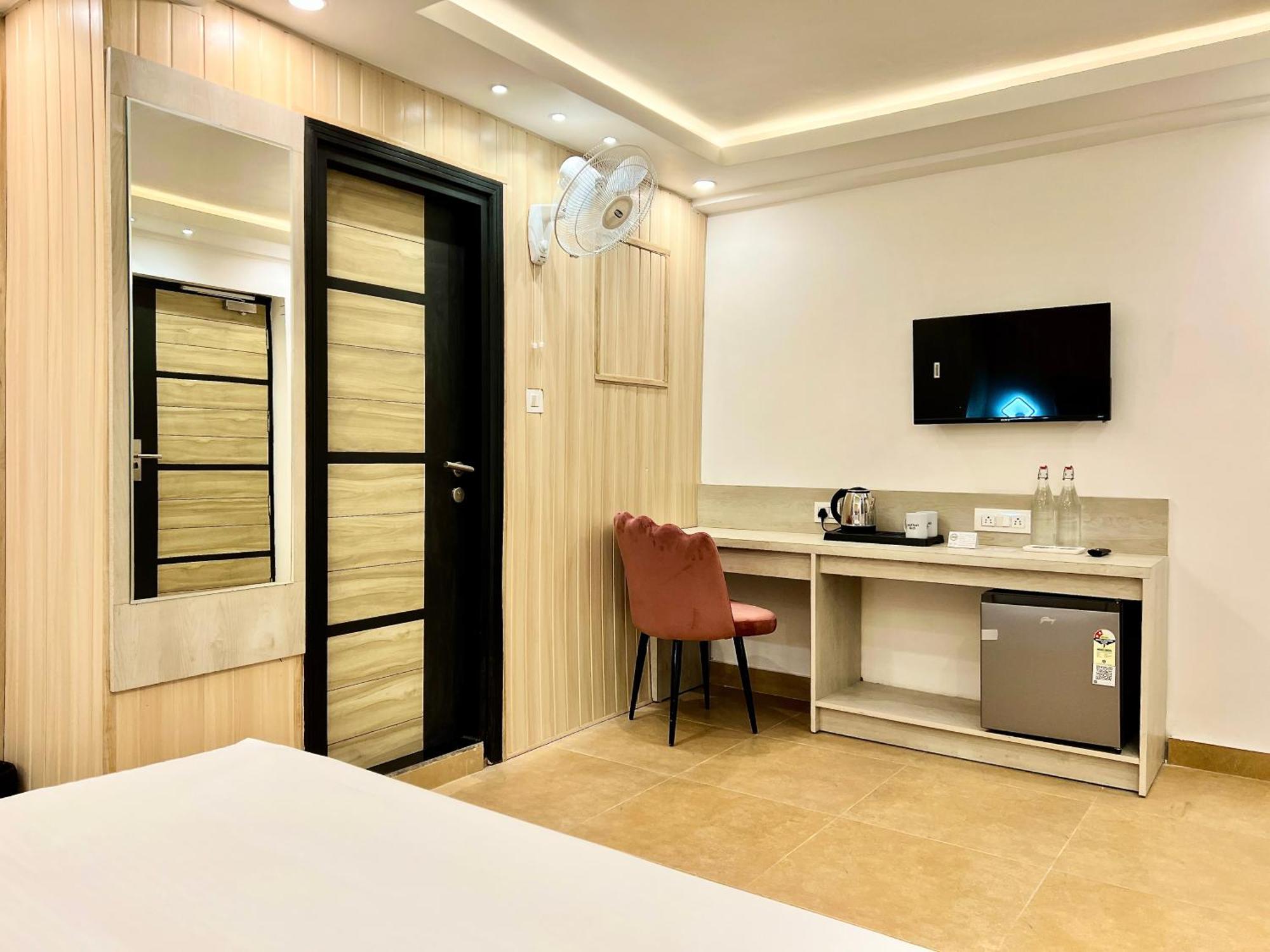 Hotel Pride Inn - 800 Mts From Mall Road Mussoorie Exteriör bild