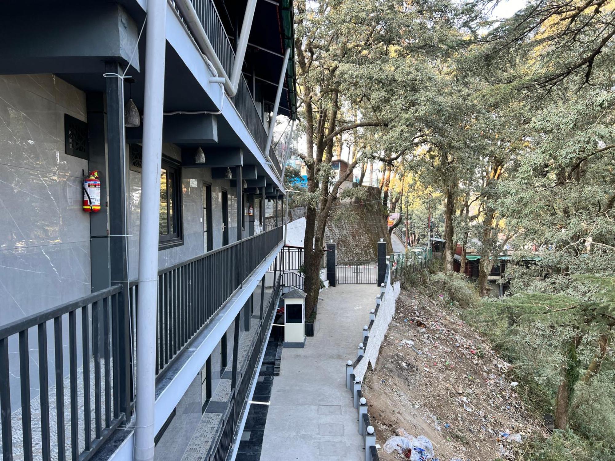 Hotel Pride Inn - 800 Mts From Mall Road Mussoorie Exteriör bild